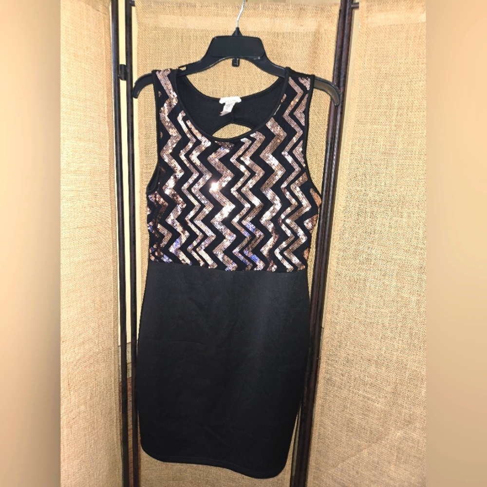 Women's Check It Out Plus Black and Bronze/Rose Gold Sequin Chevron Dress Sz 2X